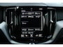Volvo XC60 T5 AWD R-Design | Trekhaak Semi-Elektrisch | Adaptieve Bochtverlichting | Standkachel | Volvo On Call | Parkeercamera achter | Parkeersensoren Voor+Achter | Verwarmbare Voorstoelen | Apple Carplay/ Android Auto | Extra Getint Glas | CD-Speler |