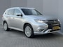 Mitsubishi Outlander 2.4 PHEV Instyle / Trekhaak (Trekgewicht 1.500kg) / Elektrisch Glazen Schuif- en Kanteldak / Navigatie via Apple Carplay & Android Auto / Stuur- en Stoelverwarming / Rondomzicht camera / Keyless Entry & Start / Adaptieve Cruise Control / Climate Control / Elektrische Achterklep