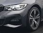 BMW 3-Serie Touring 320e M Sport Plug In Hybrid 204pk Dealer O.H. PHEV | Trekhaak Af Fabriek | Panodak | Camera | Adaptief Onderstel | 19"L.M | Alcantara Sportstoelen Memory & Verwarmd | Sfeerverlichting | Apple Carplay | Keyless | Navigatie | DAB |