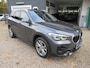 BMW X1 sDrive18i SPORTLINE ** LED, NAVI+, HALF-LEDER, TREKH, PRIVACY, ELECTR. A-KLEP ** 1e EIG - UNFALLFREI - 47 dkm (!) ** ** INFORMEER OOK NAAR ONZE AANTREKKELIJKE FINANCIAL-LEASE TARIEVEN **