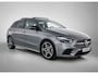 Mercedes-Benz B-klasse 180 Business Solution AMG | Nightpakket | Smartphone integratie | Panoramaschuifdak | Stoelverwarming voor | EASY PACK achterklep | Keyless-Go comfortpakket | MULTIBEAM LED |