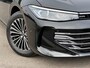 Volkswagen Passat Variant 1.5 eTSI 150pk Elegance | Alcantara | Head up | Camera | Dode hoek | Rijklaar