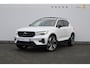 Volvo XC40 211PK Automaat B4 Ultimate Dark / Adaptieve cruise control / BLIS / Pixel LED / 20” velgen / Leder interieur / Stoel en stuurwielverwarming / 360 camera / Elektrische stoelen / Panoramadak