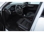 Volvo XC40 211PK Automaat B4 Ultimate Dark / Adaptieve cruise control / BLIS / Pixel LED / 20” velgen / Leder interieur / Stoel en stuurwielverwarming / 360 camera / Elektrische stoelen / Panoramadak