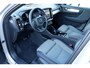 Volvo XC40 B4 Plus Dark | Verwarmbare voorstoelen | Verwarmbaar stuurwiel | Verwarmbare voorruit | Premium audio by Harman Kardon | Trekhaak | 19 inch Lichtmetalen velgen