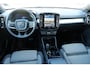 Volvo XC40 2.0 B4 Plus Dark | Verwarmbare voorstoelen | Verwarmbaar stuurwiel | Verwarmbare voorruit | Premium audio by Harman Kardon | Trekhaak | 19 inch Lichtmetalen velgen