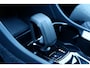 Volvo XC40 2.0 B4 Plus Dark | Verwarmbare voorstoelen | Verwarmbaar stuurwiel | Verwarmbare voorruit | Premium audio by Harman Kardon | Trekhaak | 19 inch Lichtmetalen velgen