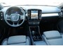Volvo XC40 B4 Plus Dark | Verwarmbare voorstoelen | Verwarmbaar stuurwiel | Verwarmbare voorruit | Premium audio by Harman Kardon | Trekhaak | 19 inch Lichtmetalen velgen