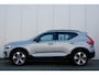 Volvo XC40 B4 Plus Dark | Verwarmbare voorstoelen | Verwarmbaar stuurwiel | Verwarmbare voorruit | Premium audio by Harman Kardon | Trekhaak | 19 inch Lichtmetalen velgen