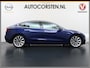 Tesla Model 3 Long Range AWD 75kWh SOH 88% 463PK Lmv 19" Ivoor Premium Audio AutoPilot Panoramadak Camera's Leer Adaptive-Cruise-Control+Stop&Go Pdc Dual-Ecc Dual-Motor Keyless 4WD Stoel en achterbank verwarming Elektr.Stoelen+Memory+Easy-Entry WiFi Origineel Nederlandse Auto Garantie op Accu/Motor tot 20-12-2027/192.000km