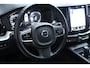 Volvo XC60 T8 Recharge AWD Momentum | Parkeercamera | Stoelverwarming | Trekhaak | Leder | HUD | Keyless