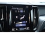 Volvo XC60 T8 Recharge AWD Momentum | Parkeercamera | Stoelverwarming | Trekhaak | Leder | HUD | Keyless