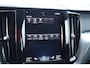 Volvo XC60 T8 Recharge AWD Momentum | Parkeercamera | Stoelverwarming | Trekhaak | Leder | HUD | Keyless