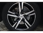 Volvo XC60 T8 Recharge AWD Momentum | Parkeercamera | Stoelverwarming | Trekhaak | Leder | HUD | Keyless