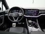 Volkswagen Touareg 3.0 TSi eHybrid 4MOTION R 462 PK | Automaat | V6 | Plug-In | Panoramadak | Nightvision | Luchtvering | Trekhaak | Leder | Servosluiting Portieren | Head-Updisplay | Dynaudio | LED Matrix Koplampen | Mat Grijs
