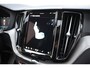 Volvo XC60 T6 350PK Automaat Plug-in Hybrid AWD Plus Dark / Navigatie / 360 Camera / Adaptieve Cruise Control / Stuur & Stoelverwarming / Elektr. Achterklep / Schuifdak / Trekhaak