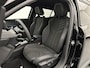 Peugeot e-2008 EV GT-Avantage 54 kWh | Alcantara Bekleding | Verwarmbare Voorstoelen | Navigatie | 360 °C Camera | Dodehoekbewaking |