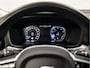 Volvo V60 2.0 B3 Sport 177Pk Automaat (APPLE CARPLAY, GROOT NAVI, HARMAN/KARDON, LEDER, STUUR/STOELVERWARMING, CAMERA, SPORTSTOELEN, GETINT GLAS, ADAPTIVE CRUISE, KEYLESS, ELEK ACHTERKLEP, NIEUWSTAAT)