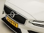 Volvo V60 2.0 B3 Sport 177Pk Automaat (APPLE CARPLAY, GROOT NAVI, HARMAN/KARDON, LEDER, STUUR/STOELVERWARMING, CAMERA, SPORTSTOELEN, GETINT GLAS, ADAPTIVE CRUISE, KEYLESS, ELEK ACHTERKLEP, NIEUWSTAAT)