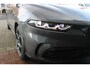 Alfa Romeo Tonale 1.5T 160PK Hybrid VELOCE | PREMIUM PACK: LEDEREN BEKLEDING/GEVENTILEERDE VOORSTOELEN/4-VOUDIG ELEKTRISCH VERSTELBARE LENDESTEUN VOORSTOELEN/HOOGGLANS ZWARTE RAAMOMLIJSTING/AMBIENT LIGHTING | TECHNOLOGY PACK: PARKEERWAARSCHUWING VOOR EN ACHTER/360° CAMERA/AUTOMATISCH INPARKEREN/ AUTONOMOUS DRIVING LEVEL 2: ADAPTIVE CRUISE CONTROL/LANE CENTERING ASSIST/TRAFFIC JAM ASSIST DODEHOEK DETECTIE AUTOMATISCH DIMMENDE BUITENSPIEGELS ELEKTRISCH BEDIENBARE ACHTERKLEP | WINTERPACK: STOELVERWARMING VOOR/STUURVERWARMING/VERWARMBARE RUITENSPROEIERS | 19" LICHTMETALEN VELGEN | DRAADLOZE TELEFOONLADER | NAVIGATIE | DRAADLOZE APPLE CARPLAY/ANDROID AUTO | FULL LED MATRIX KOPLAMPEN |