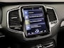 Volvo XC90 2.0 T8 Twin Engine AWD R-Design 7 Persoons 408Pk Automaat (PANORAMADAK, LUCHTVERING, BOWERS&WILKINS, HEAD-UP DISPLAY, 360 CAMERA, APPLE CARPLAY, LUXE LEDER, MEMORY SEATS, TREKHAAK, ADAPTIVE CRUISE, NIEUWSTAAT)