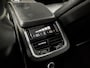 Volvo XC90 2.0 T8 Twin Engine AWD R-Design 7 Persoons 408Pk Automaat (PANORAMADAK, LUCHTVERING, BOWERS&WILKINS, HEAD-UP DISPLAY, 360 CAMERA, APPLE CARPLAY, LUXE LEDER, MEMORY SEATS, TREKHAAK, ADAPTIVE CRUISE, NIEUWSTAAT)