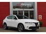 Alfa Romeo Tonale 1.5T 160PK Hybrid VELOCE | PANORAMISCH SCHUIF/KANTEL DAK | PREMIUM PACK: LEDEREN BEKLEDING/GEVENTILEERDE VOORSTOELEN/4-VOUDIG ELEKTRISCH VERSTELBARE LENDESTEUN VOORSTOELEN/HOOGGLANS ZWARTE RAAMOMLIJSTING/AMBIENT LIGHTING | TECHNOLOGY PACK: PARKEERWAARSCHUWING VOOR EN ACHTER/360° CAMERA/AUTOMATISCH INPARKEREN/ AUTONOMOUS DRIVING LEVEL 2: ADAPTIVE CRUISE CONTROL/LANE CENTERING ASSIST/TRAFFIC JAM ASSIST DODEHOEK DETECTIE AUTOMATISCH DIMMENDE BUITENSPIEGELS ELEKTRISCH BEDIENBARE ACHTERKLEP | WINTERPACK: STOELVERWARMING VOOR/STUURVERWARMING/VERWARMBARE RUITENSPROEIERS | HARMAN KARDON SOUND SYSTEM | 20" LICHTMETALEN VELGEN "GRAPHITE GREY" | DRAADLOZE TELEFOONLADER | NAVIGATIE | DRAADLOZE APPLE CARPLAY/ANDROID AUTO | FULL LED MATRIX KOPLAMPEN |