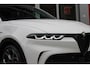 Alfa Romeo Tonale 1.5T 160PK Hybrid VELOCE | PANORAMISCH SCHUIF/KANTEL DAK | PREMIUM PACK: LEDEREN BEKLEDING/GEVENTILEERDE VOORSTOELEN/4-VOUDIG ELEKTRISCH VERSTELBARE LENDESTEUN VOORSTOELEN/HOOGGLANS ZWARTE RAAMOMLIJSTING/AMBIENT LIGHTING | TECHNOLOGY PACK: PARKEERWAARSCHUWING VOOR EN ACHTER/360° CAMERA/AUTOMATISCH INPARKEREN/ AUTONOMOUS DRIVING LEVEL 2: ADAPTIVE CRUISE CONTROL/LANE CENTERING ASSIST/TRAFFIC JAM ASSIST DODEHOEK DETECTIE AUTOMATISCH DIMMENDE BUITENSPIEGELS ELEKTRISCH BEDIENBARE ACHTERKLEP | WINTERPACK: STOELVERWARMING VOOR/STUURVERWARMING/VERWARMBARE RUITENSPROEIERS | HARMAN KARDON SOUND SYSTEM | 20" LICHTMETALEN VELGEN "GRAPHITE GREY" | DRAADLOZE TELEFOONLADER | NAVIGATIE | DRAADLOZE APPLE CARPLAY/ANDROID AUTO | FULL LED MATRIX KOPLAMPEN |