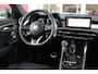 Alfa Romeo Tonale 1.5T 160PK Hybrid VELOCE | PANORAMISCH SCHUIF/KANTEL DAK | PREMIUM PACK: LEDEREN BEKLEDING/GEVENTILEERDE VOORSTOELEN/4-VOUDIG ELEKTRISCH VERSTELBARE LENDESTEUN VOORSTOELEN/HOOGGLANS ZWARTE RAAMOMLIJSTING/AMBIENT LIGHTING | TECHNOLOGY PACK: PARKEERWAARSCHUWING VOOR EN ACHTER/360° CAMERA/AUTOMATISCH INPARKEREN/ AUTONOMOUS DRIVING LEVEL 2: ADAPTIVE CRUISE CONTROL/LANE CENTERING ASSIST/TRAFFIC JAM ASSIST DODEHOEK DETECTIE AUTOMATISCH DIMMENDE BUITENSPIEGELS ELEKTRISCH BEDIENBARE ACHTERKLEP | WINTERPACK: STOELVERWARMING VOOR/STUURVERWARMING/VERWARMBARE RUITENSPROEIERS | HARMAN KARDON SOUND SYSTEM | 20" LICHTMETALEN VELGEN "GRAPHITE GREY" | DRAADLOZE TELEFOONLADER | NAVIGATIE | DRAADLOZE APPLE CARPLAY/ANDROID AUTO | FULL LED MATRIX KOPLAMPEN |