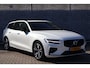 Volvo V60 2.0 B4 Plus Dark | Trekhaak | Adaptieve cruise control | 360 camera | Panoramadak | Stoel- en stuurverwarming | Actieve LED koplampen | Harman Kardon audio | Standkachel |