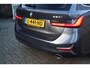BMW 3-Serie Touring 320i High Executive Sport Line Autom Panodak Leder Sportst Stoelverw Navi Camera Clima 2x PDC LMV ENZ.