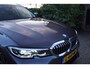 BMW 3-Serie Touring 320i High Executive Sport Line Autom Panodak Leder Sportst Stoelverw Navi Camera Clima 2x PDC LMV ENZ.