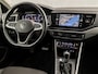 Volkswagen Polo 1.0 TSI Sportline Automaat (VIRTUAL COCKPIT, APPLE CARPLAY, GROOT NAVI, CAMERA, KEYLESS, SPORTSTOELEN, GETINT GLAS, LM VELGEN, NIEUWSTAAT)
