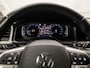 Volkswagen Polo 1.0 TSI Sportline Automaat (VIRTUAL COCKPIT, APPLE CARPLAY, GROOT NAVI, CAMERA, KEYLESS, SPORTSTOELEN, GETINT GLAS, LM VELGEN, NIEUWSTAAT)