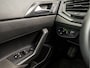 Volkswagen Polo 1.0 TSI Sportline Automaat (VIRTUAL COCKPIT, APPLE CARPLAY, GROOT NAVI, CAMERA, KEYLESS, SPORTSTOELEN, GETINT GLAS, LM VELGEN, NIEUWSTAAT)