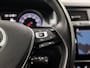 Volkswagen Golf 1.0 TSI Sportline Automaat (APPLE CARPLAY, GROOT NAVI, CAMERA, CLIMATE, STOELVERWARMING, SPORTSTOELEN, ADAPTIVE CRUISE, PARKEERSENSOREN, GETINT GLAS, NIEUWSTAAT)