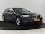 BMW 5-Serie 520d xDrive High Executive | Head-Up | Leder | Stoelverwarming | Camera | Bi-Xenon | Navigatie | Sportstoelen | Parkeerhulp | Climate control | Bluetooth | Cruise control