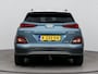 Hyundai Kona Electric EV Premium 64 kWh | Stoelverwarming en ventilatie | Parkeersensoren voor en achter | Trekhaak voor fietsendrager | All season banden | Soh 95,7% |