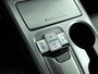 Hyundai Kona Electric EV Premium 64 kWh | Stoelverwarming en ventilatie | Parkeersensoren voor en achter | Trekhaak voor fietsendrager | All season banden | Soh 95,7% |