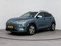 Hyundai Kona Electric EV Premium 64 kWh | Stoelverwarming en ventilatie | Parkeersensoren voor en achter | Trekhaak voor fietsendrager | All season banden | Soh 95,7% |