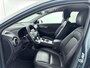 Hyundai Kona Electric EV Premium 64 kWh | Stoelverwarming en ventilatie | Parkeersensoren voor en achter | Trekhaak voor fietsendrager | All season banden | Soh 95,7% |