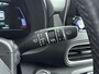 Hyundai Kona Electric EV Premium 64 kWh | Stoelverwarming en ventilatie | Parkeersensoren voor en achter | Trekhaak voor fietsendrager | All season banden | Soh 95,7% |