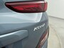 Hyundai Kona Electric EV Premium 64 kWh | Stoelverwarming en ventilatie | Parkeersensoren voor en achter | Trekhaak voor fietsendrager | All season banden | Soh 95,7% |