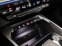 Audi A3 Sportback 30 TFSI Sport Automaat (SCHUIFDAK, BLACK EDITION, APPLE CARPLAY, GROOT NAVI, ADAPTIVE CRUISE, SFEERVERLICHTING, GETINT GLAS, SPORTSTOELEN, DAKRAILS, LED KOPLAMPEN, NIEUWSTAAT)