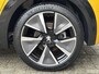 Peugeot e-208 50 kWh GT | ACCURAPPORT 93% | Navigatie | Achteruitrijcamera | Stoelverwarming | Panoramadak