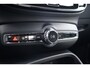 Volvo XC40 2.0 B4 Plus Dark | Adaptieve cruise control | Parkeersensoren voor + achter | Parkeercamera | 19" lichtmetalen velgen | All season banden | Dode hoek detectie | Trekhaak | Reservewiel | Elektr. verwarmbare voorruit | Stoelverwarming | Verwarmd stuurwiel | Elektr. bestuurderstoel incl. memory | Harman Kardon audio |