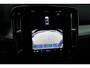 Volvo XC40 2.0 B4 Plus Dark | Adaptieve cruise control | Parkeersensoren voor + achter | Parkeercamera | 19" lichtmetalen velgen | All season banden | Dode hoek detectie | Trekhaak | Reservewiel | Elektr. verwarmbare voorruit | Stoelverwarming | Verwarmd stuurwiel | Elektr. bestuurderstoel incl. memory | Harman Kardon audio |