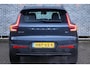 Volvo XC40 2.0 B4 Plus Dark | Adaptieve cruise control | Parkeersensoren voor + achter | Parkeercamera | 19" lichtmetalen velgen | All season banden | Dode hoek detectie | Trekhaak | Reservewiel | Elektr. verwarmbare voorruit | Stoelverwarming | Verwarmd stuurwiel | Elektr. bestuurderstoel incl. memory | Harman Kardon audio |