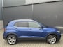 Volkswagen T-Cross automaat 1.5 TSI Style Business R design automaat Airco - Cruise control - Parkeersensoren voor en achter - Navigatie - Dakrails - Bluetooth - Dodehoek detector - Stuur leder - Stuur multifunctioneel - Start/stop systeem - Radio - Licht metalen velgen 17 inch