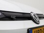 Volkswagen Golf 1.5 eTSI R-Line Edition | 130 PK | Automaat | Navigatie | Draadloze Apple Carplay | Adaptieve cruise control | Climate control | Stuur- en Stoelverwarming | Achteruitrij Camera | Park Assist | Sfeerverlichting | Keyless | Dodehoek sensoren | Black style Pakket |